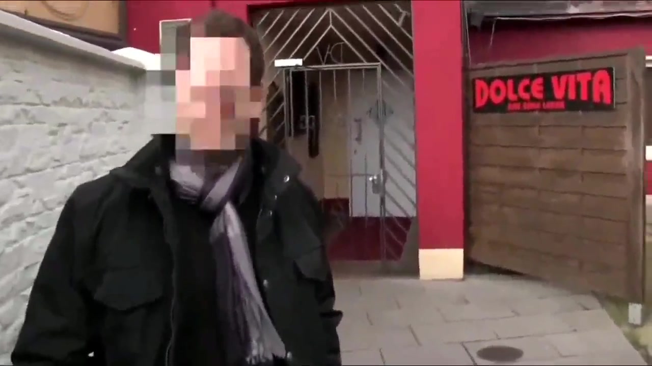 Blonde German Fickhure verführt Familien Vater