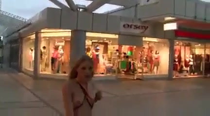 Sperma Walk durchs Deutsche Einkaufszentrum