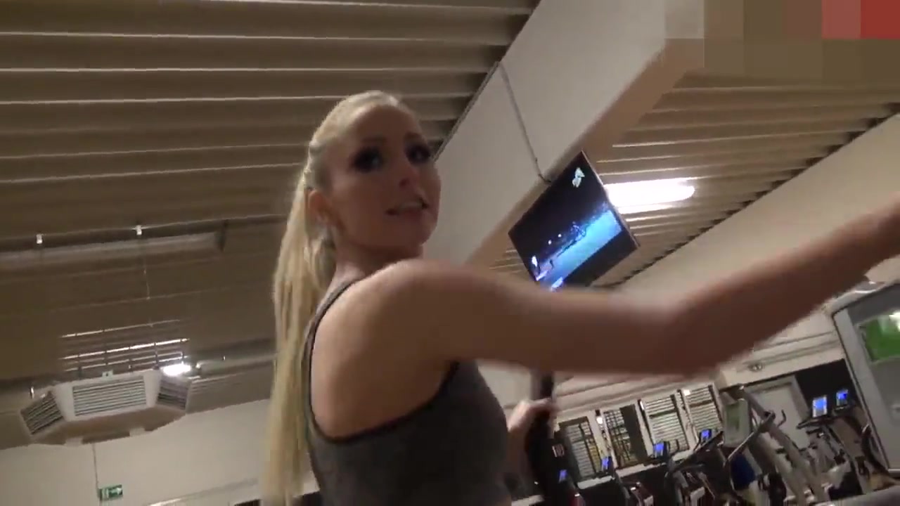 Deutsche Blonde fickt im Gym