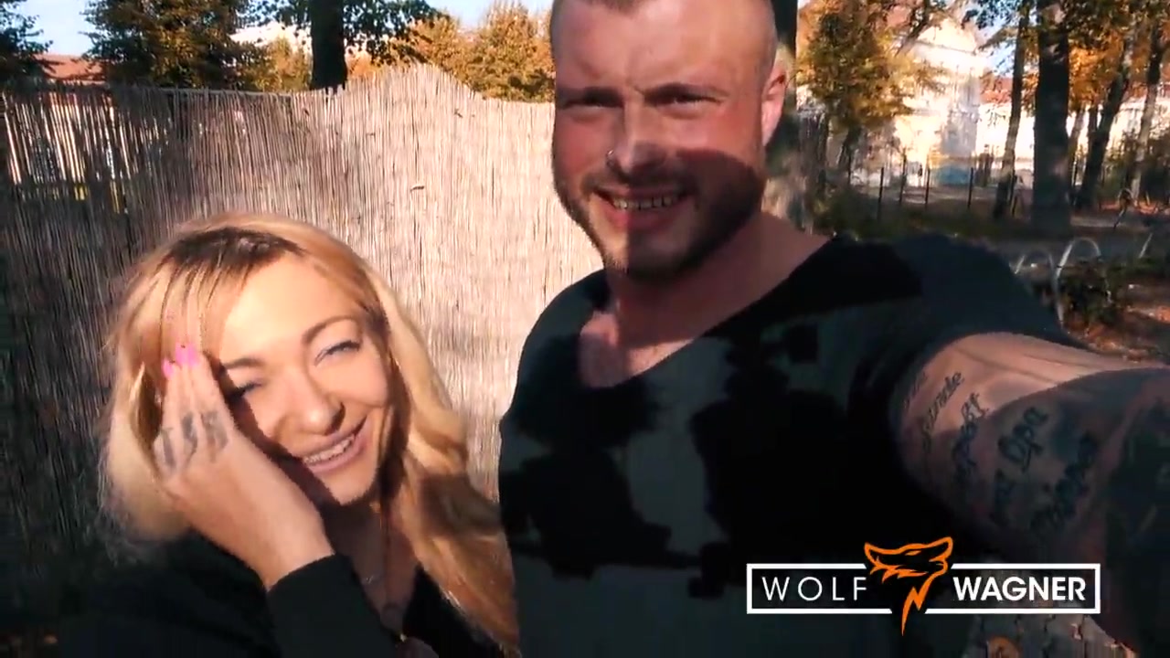 Deutscher Stecher Kevin fickt Lola Shine beim Wolf Wagner Date