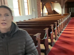 Deutsche Hausfrau hat Sex in der Kirche