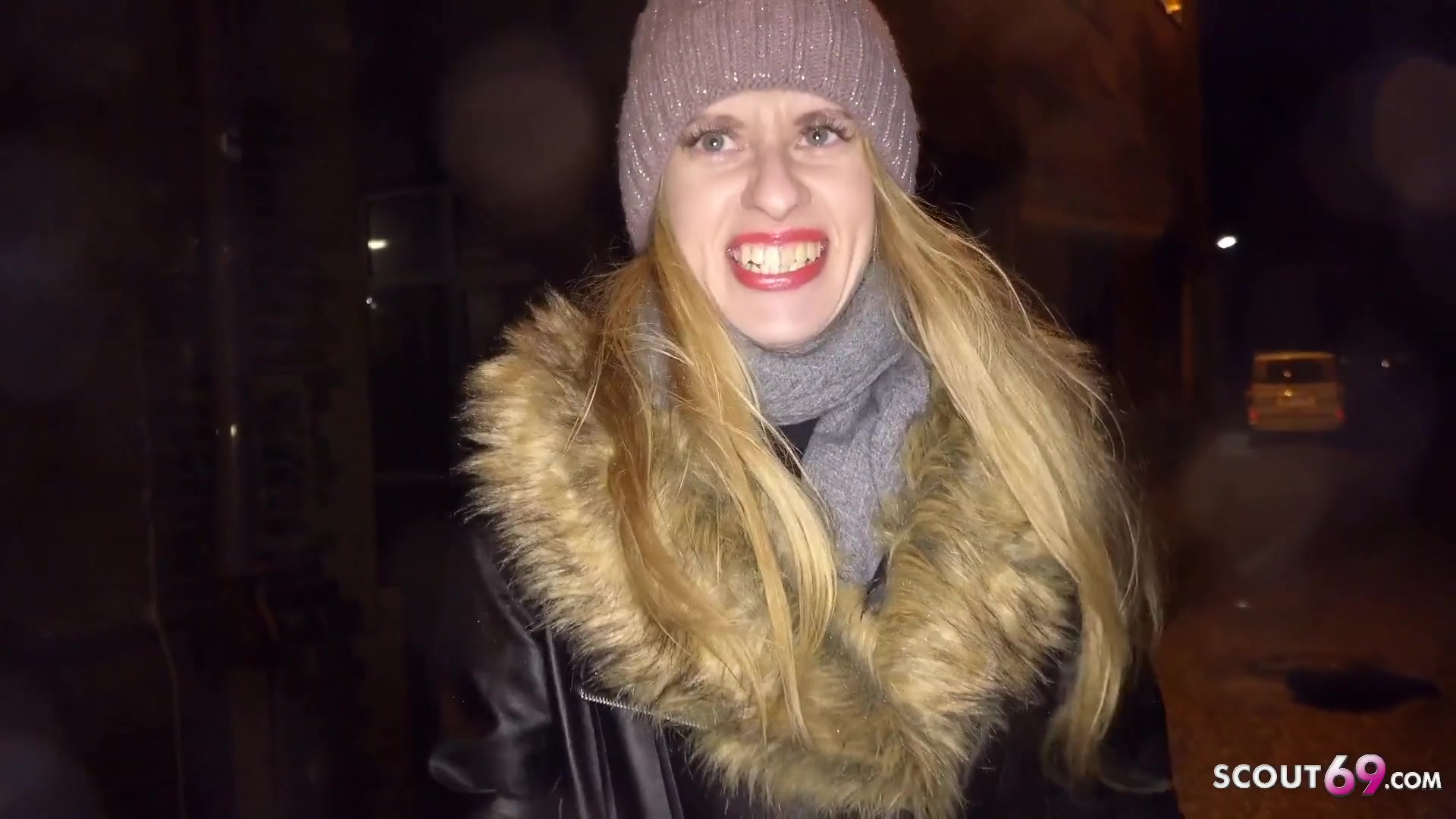 Deutscher Modelscout fickt junge Nikki in Berlin Anal durch