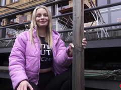 German Scout greift sich Pickel Arsch Naomi Love zum Casting Sex