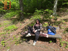 Ossi Schlampe mit dicken Titten lässt sich spontan Outdoor Ficken