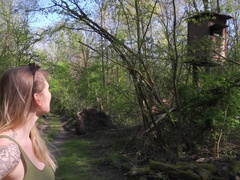 Outdoor Sex mit Fiona Fuchs auf dem Hochsitzt im Wald