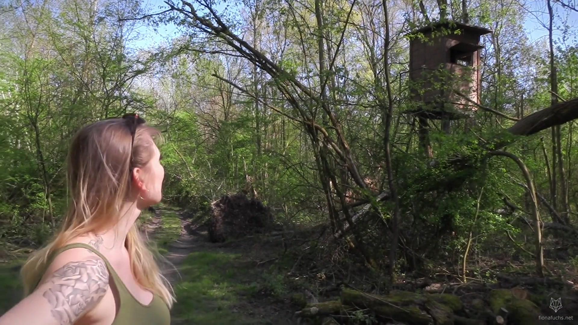 Outdoor Sex mit Fiona Fuchs auf dem Hochsitzt im Wald