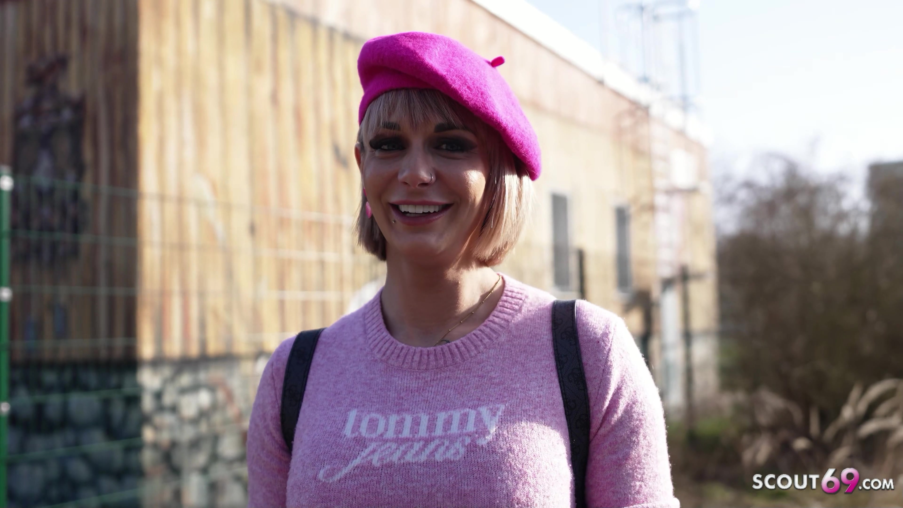 German Scout verführt Französin Endy Doll zum Casting Sex